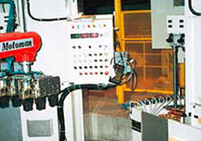 Robot in operation and vertical type hardening machine
